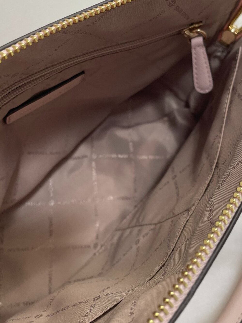 Michael Kors Jet Set Travel Medium Dome Shoulder Crossbody in Pink Leather & COA - Picture 9 of 16